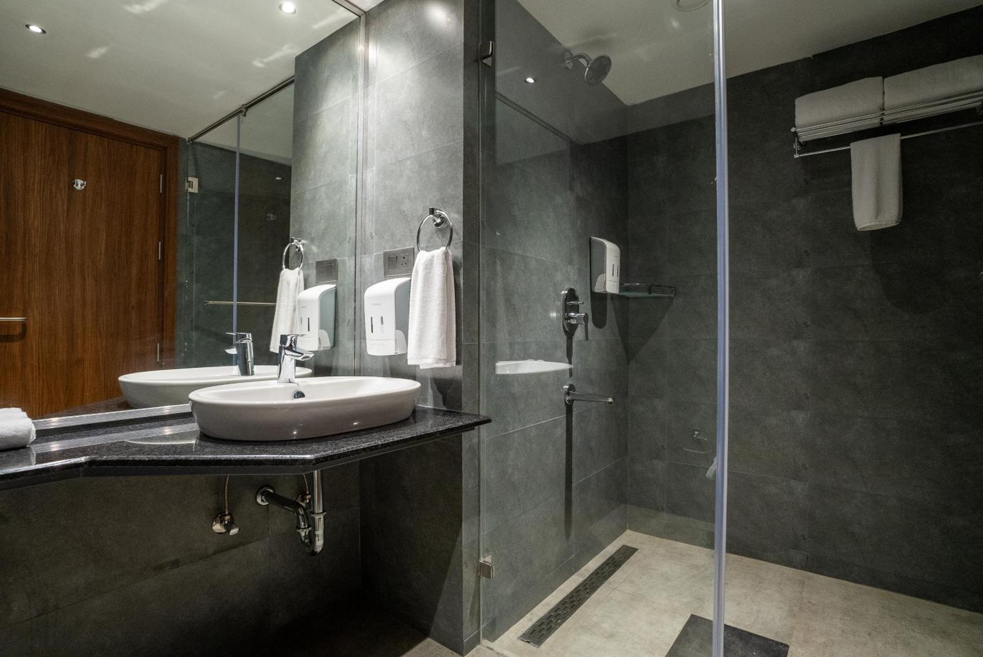 Lilac Hotel Guruvāyūr Dış mekan fotoğraf