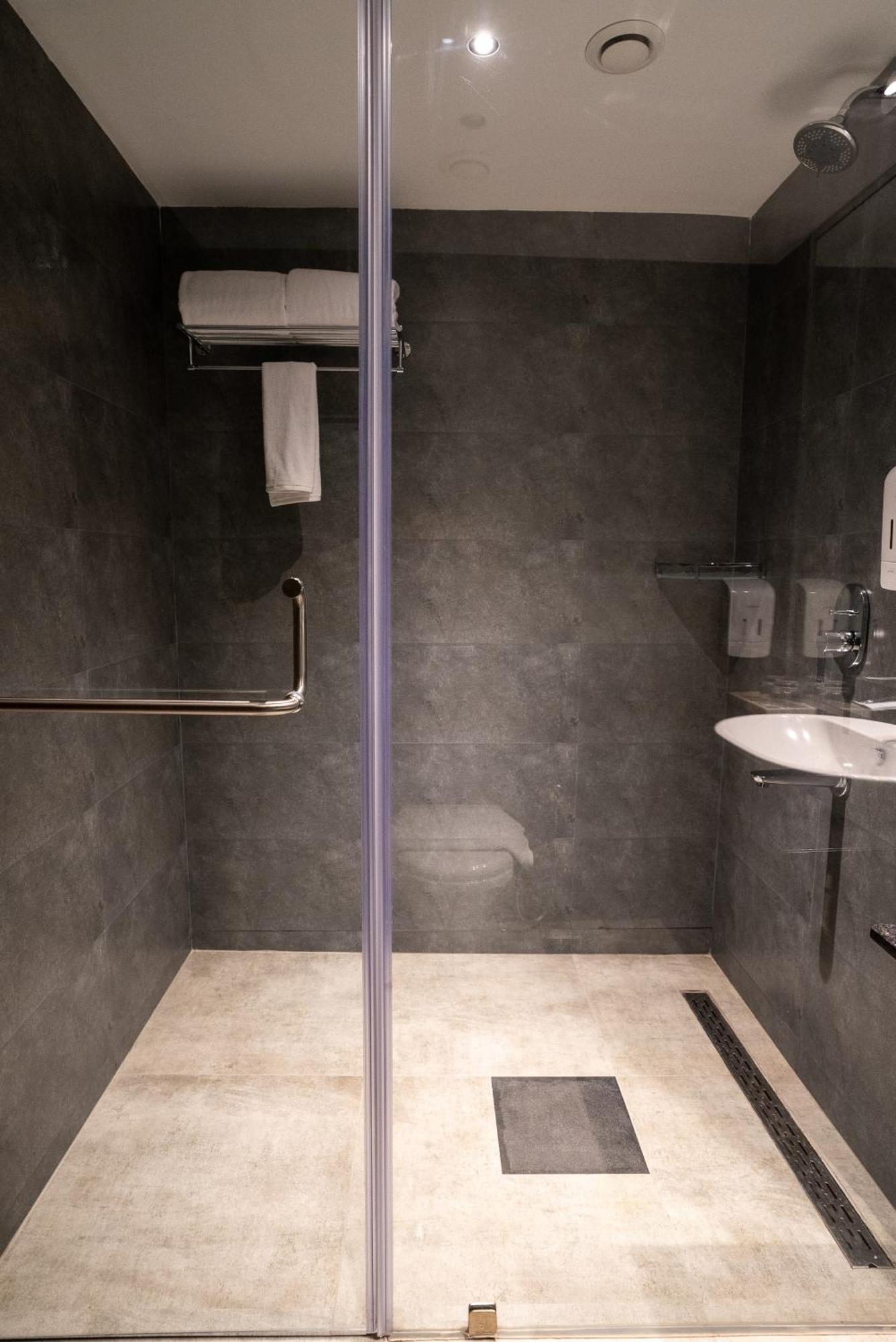 Lilac Hotel Guruvāyūr Oda fotoğraf
